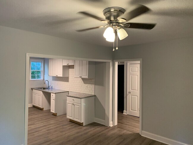 Foto del edificio - 1220 Byewood Ln SW