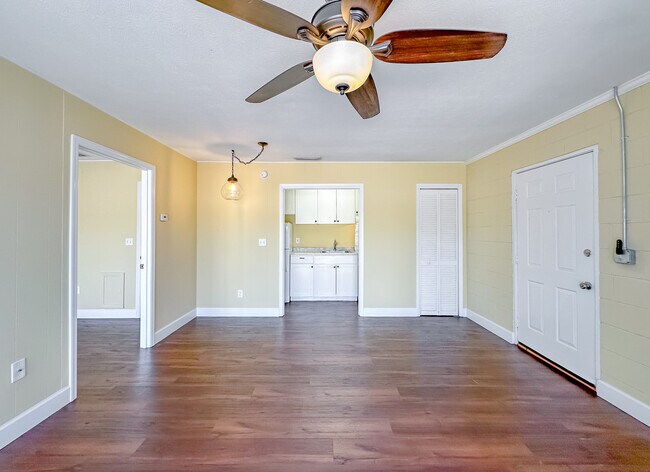 Foto del edificio - 2241 W Pensacola St