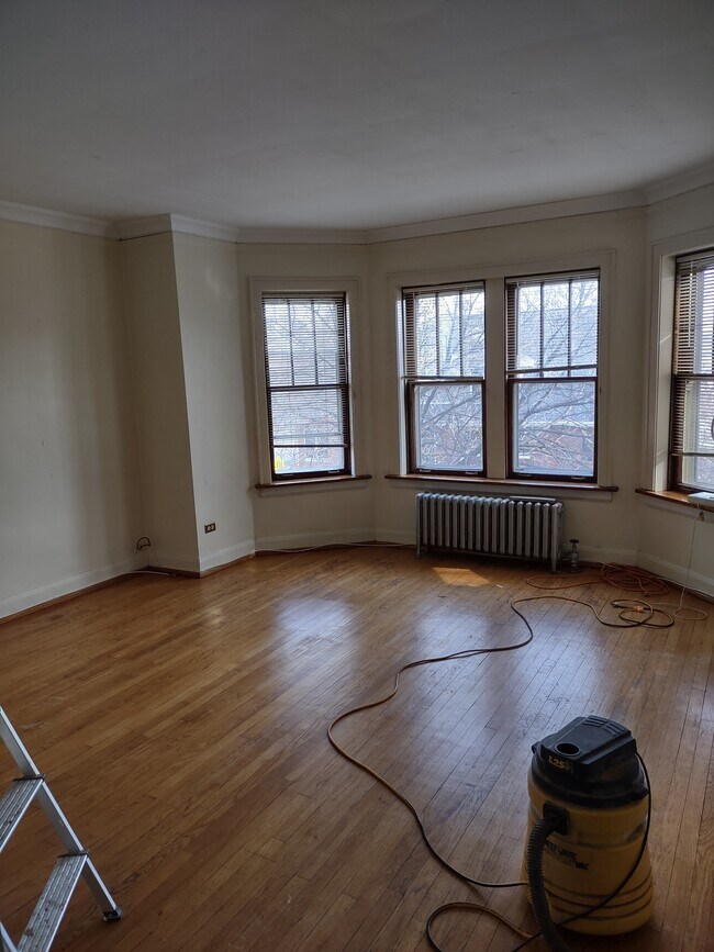 Living Room Bay Windows - 7335 Jackson Blvd