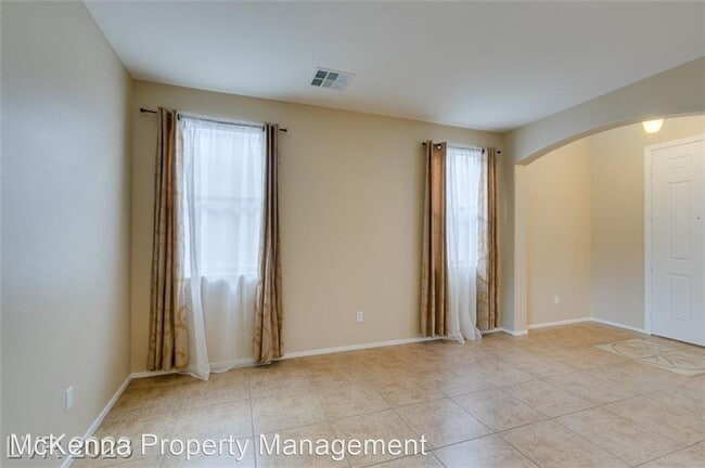 Building Photo - 4 br, 3 bath House - 10263 Kadumba St.