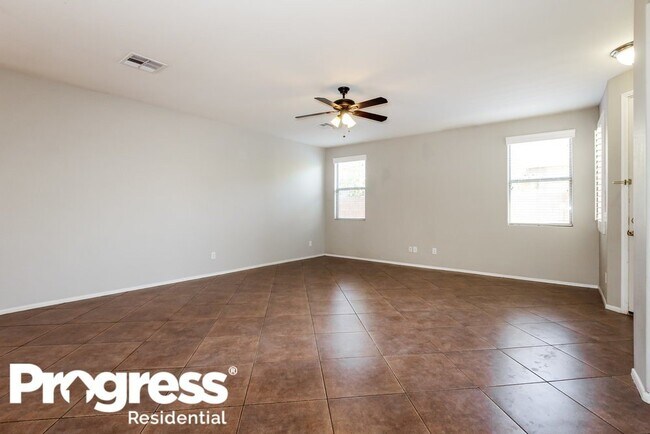 Foto del edificio - 15558 W Laurel Ln