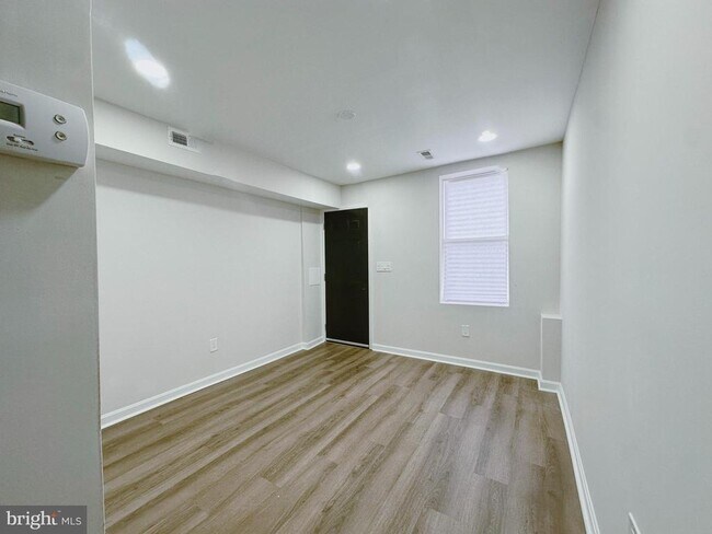 Foto del edificio - 1110 W Lombard St