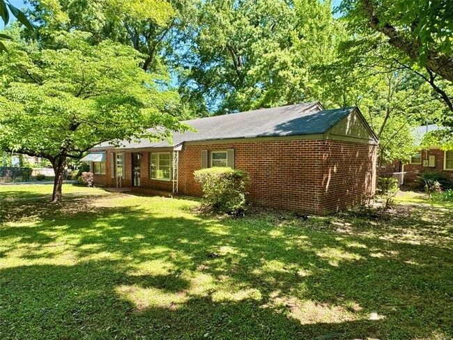 Building Photo - 804 Hillman St
