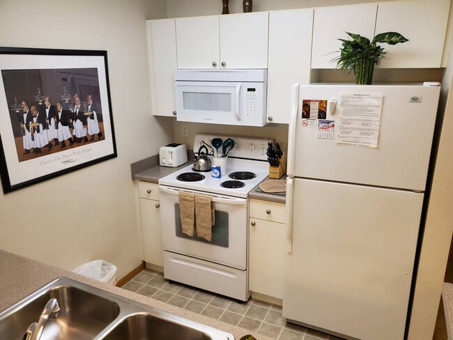 Building Photo - 501 Plaza Dr