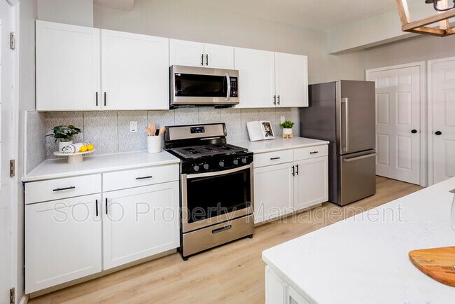 Foto del edificio - 546 Fairwood Ave
