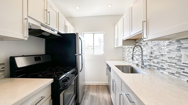 Building Photo - 319 Heliotrope Dr