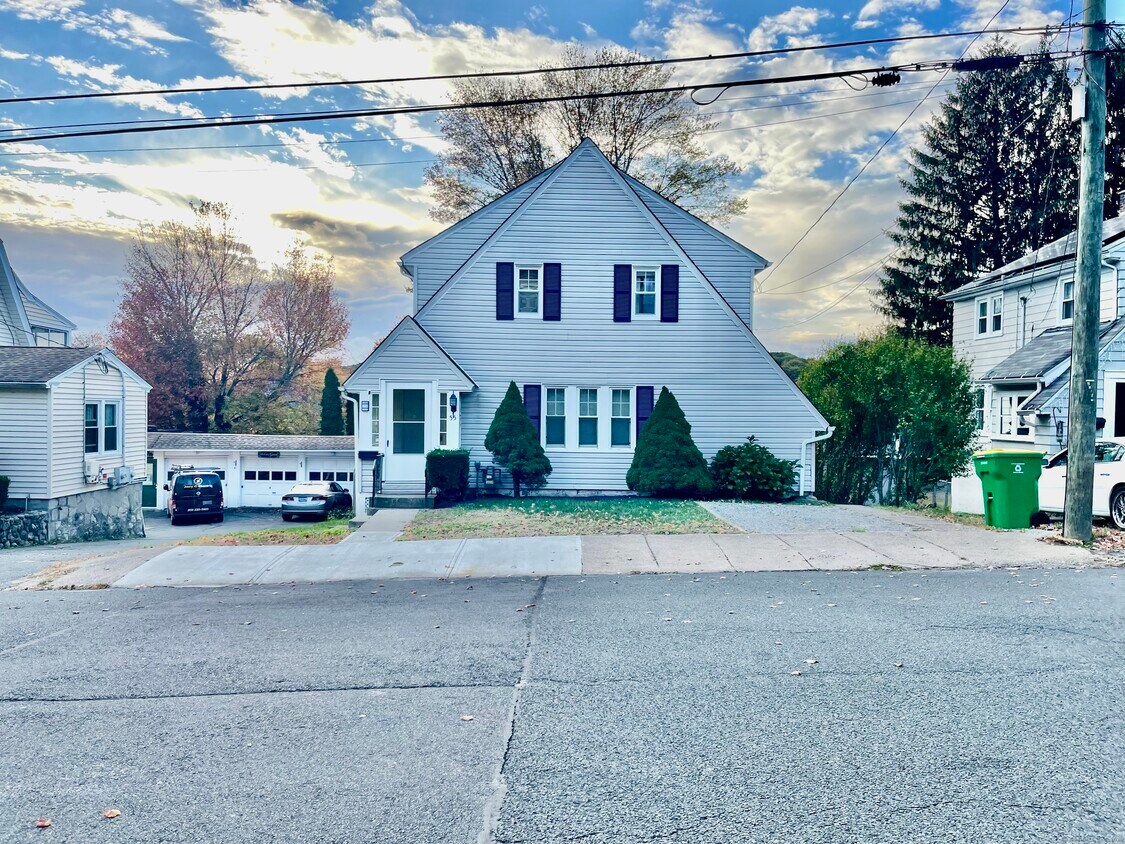 Primary Photo - 55 Bronx Ave