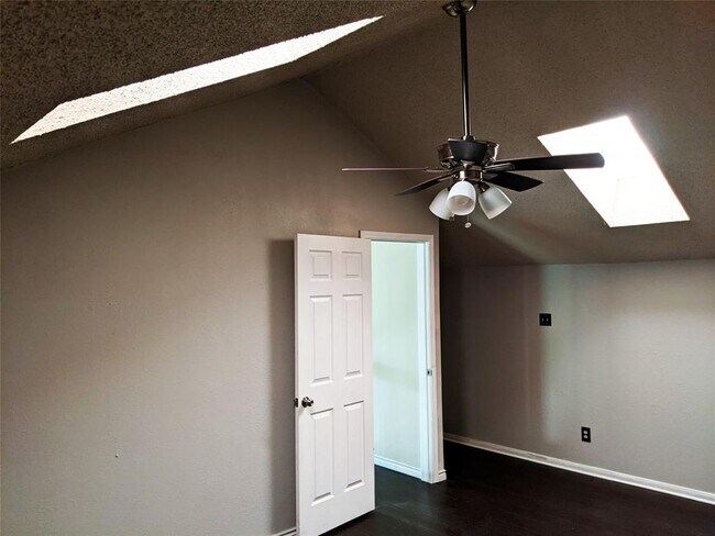 Building Photo - 4308 Laguna Dr