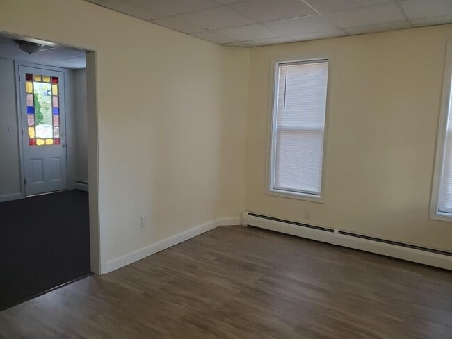 Building Photo - 21 Dubois St