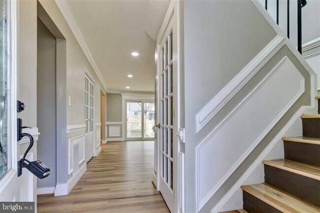 Entrance - 4359 Varnum Pl NE