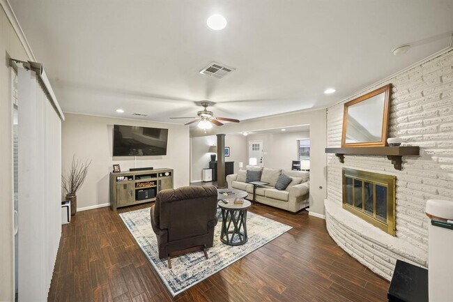 Foto del edificio - 5810 Wigton Dr