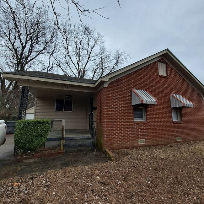 Building Photo - 1370 Isabelle St
