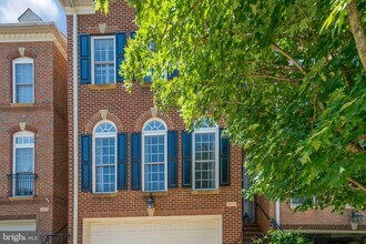 Building Photo - 9236 Point Replete Dr