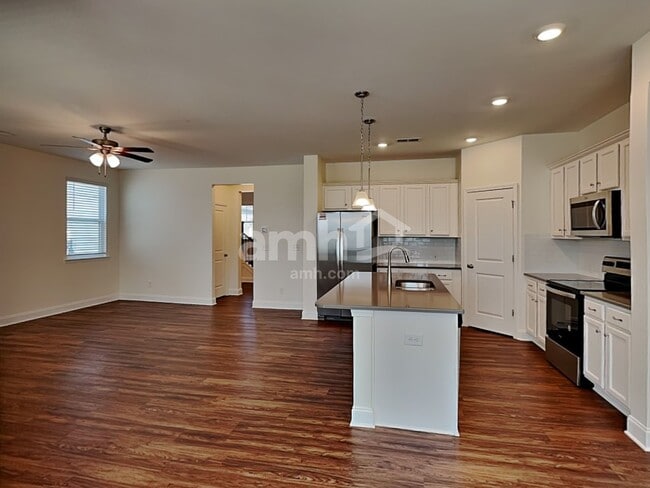 Building Photo - 131 Hazel Pk Dr