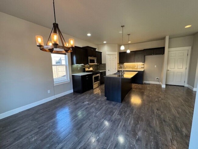 Building Photo - 21308 NE Evelyn Ct