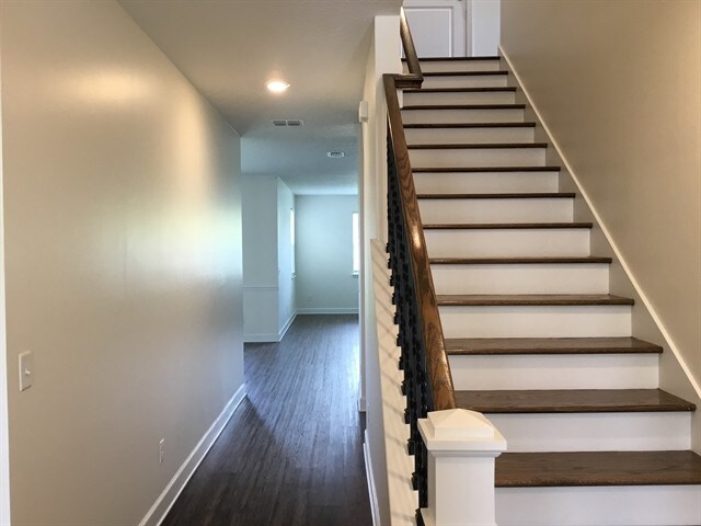 Building Photo - 3077 Creek Village Lane