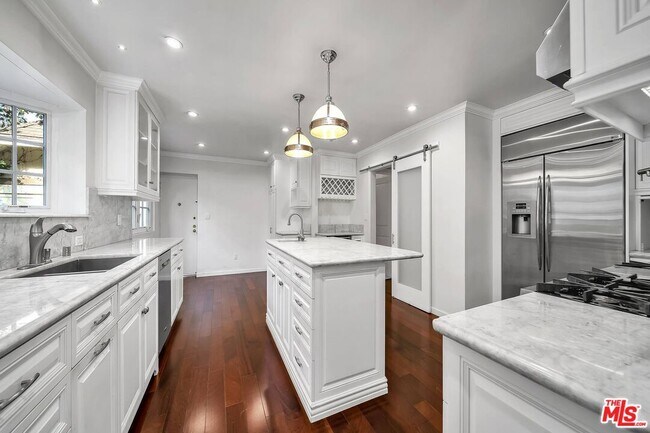 Foto del edificio - 618 N Rodeo Dr