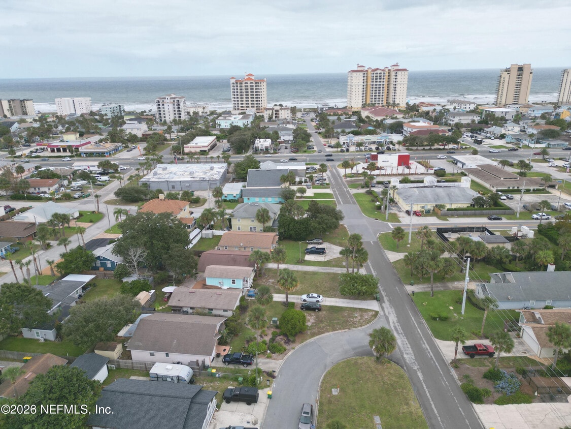 Building Photo - 435 10th Pl S