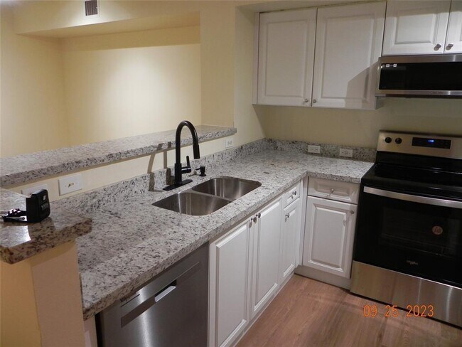 Foto del edificio - 577 SW 111th Ln