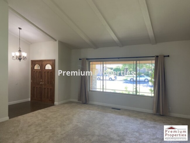 Building Photo - 2512 Venado Camino
