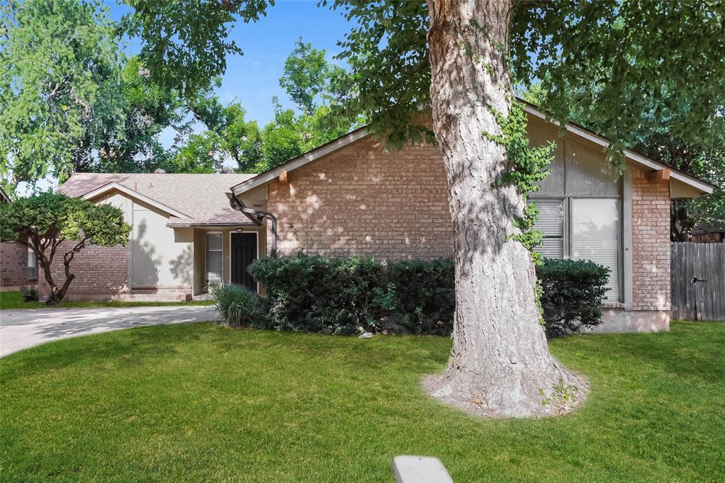 Foto principal - 200 3 Oaks Dr