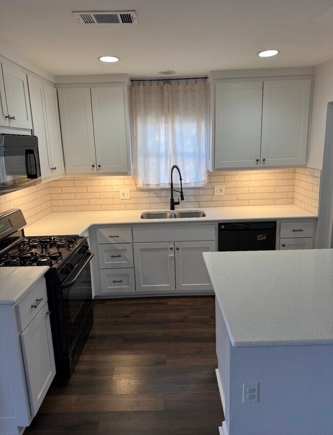 Foto del edificio - 1406 Kirwin St