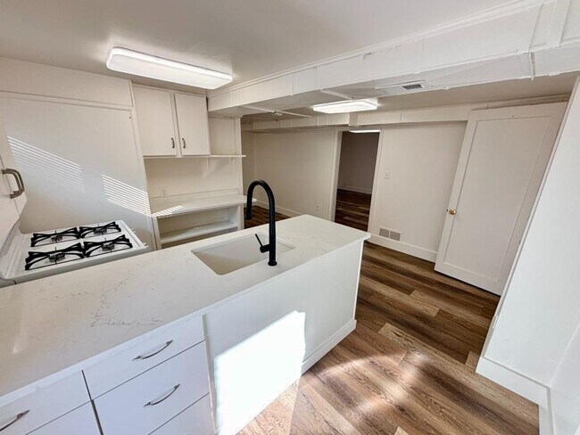 Foto del edificio - 1398 N 300 W
