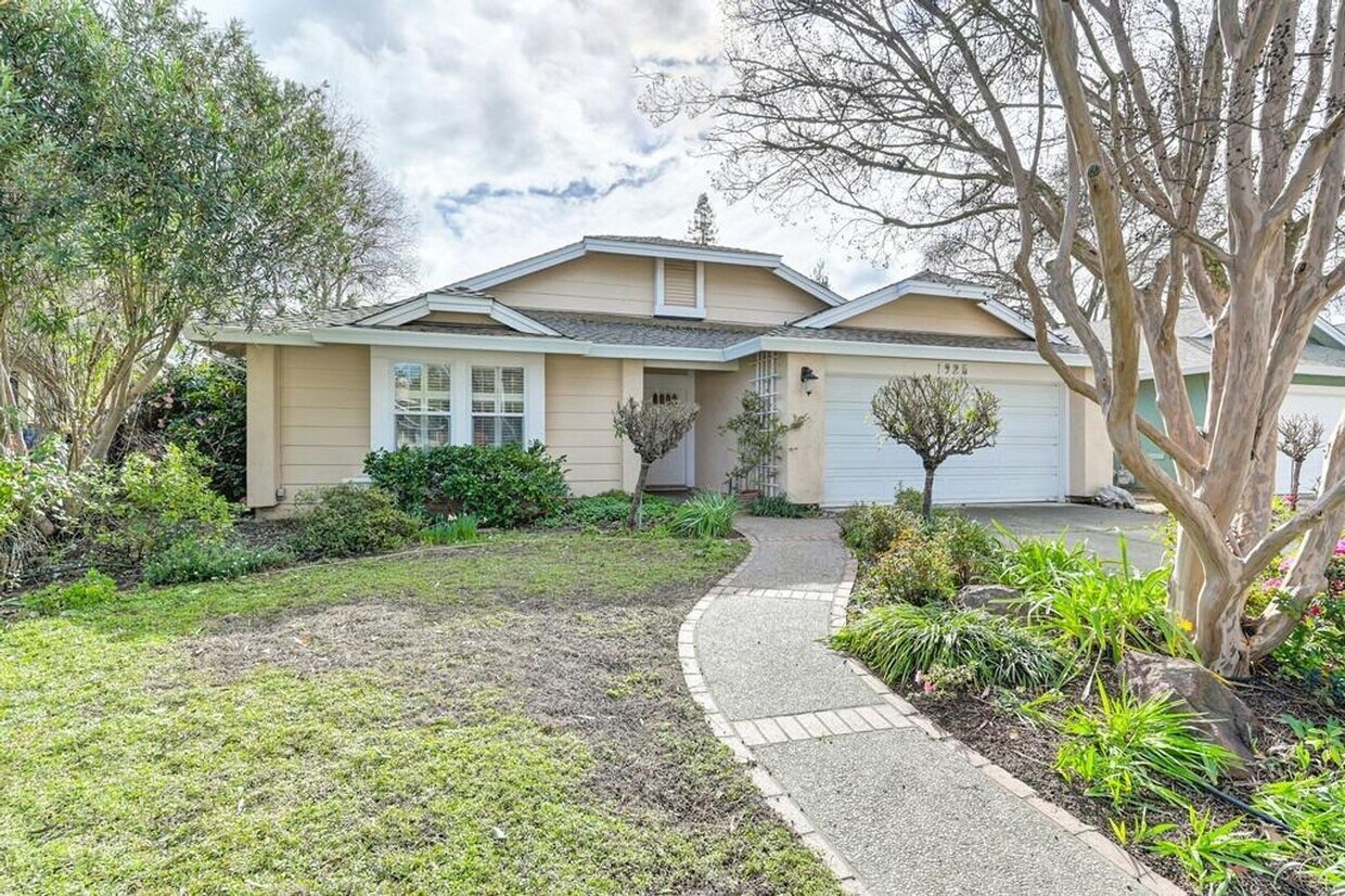 Primary Photo - Spacious 4bed 2bath available in now Natomas!