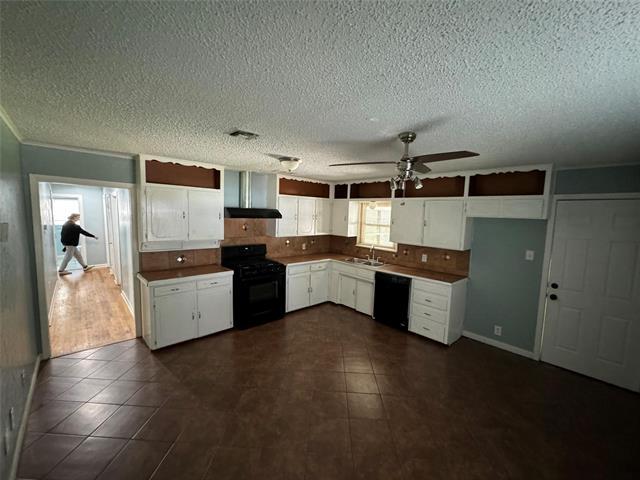 Building Photo - 5000 Jerri Ln