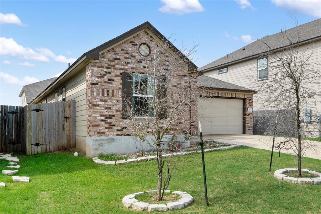 Primary Photo - 704 Bailey Park Dr