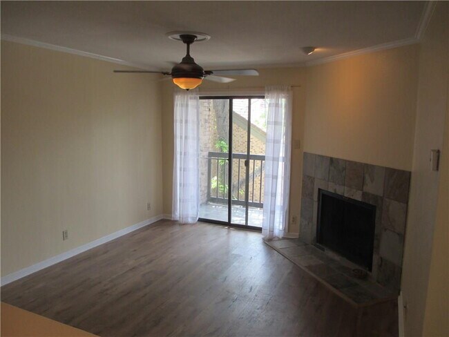 Foto del edificio - 8888 Tallwood Dr