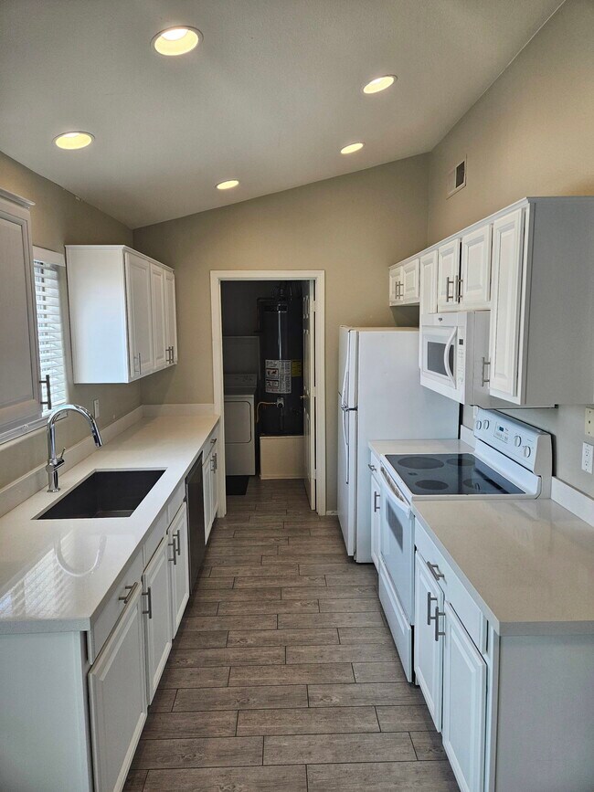 Foto del edificio - 7520 E Earll Dr