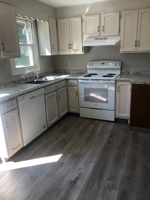 Building Photo - 7 Merrill Rd