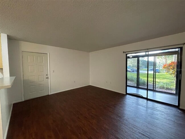 Building Photo - 3205 Fox Chase Cir