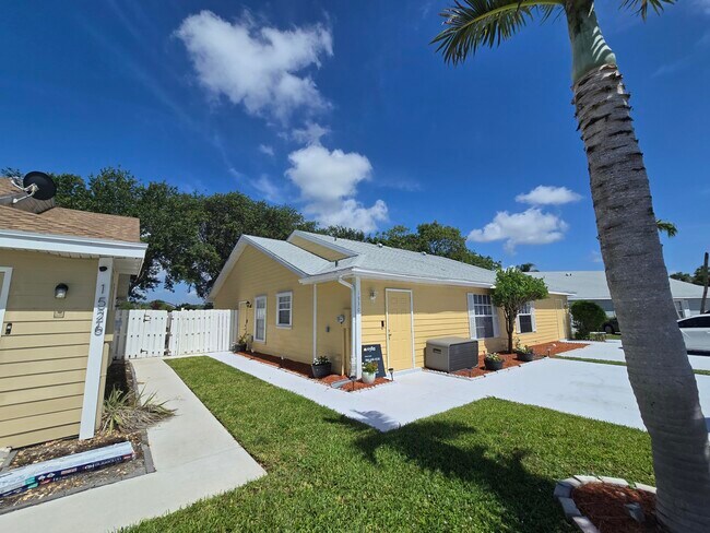 Foto del edificio - 1530 Royal Forest Ct