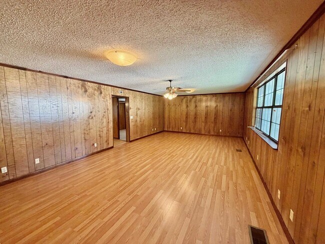 Foto del edificio - 2689 Stricklands Ln