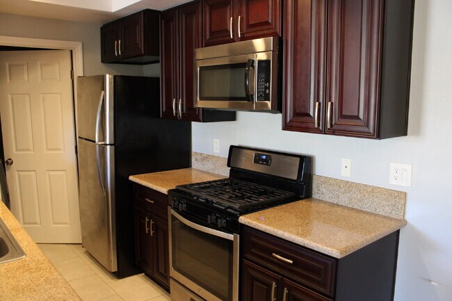 Foto del edificio - $2,900 - 2 Bed 2 Bath Condo in Oceanside Near Beach!