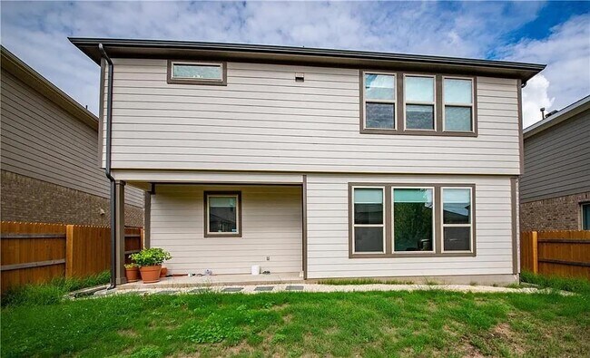 Foto del edificio - 14418 McCoy Lp