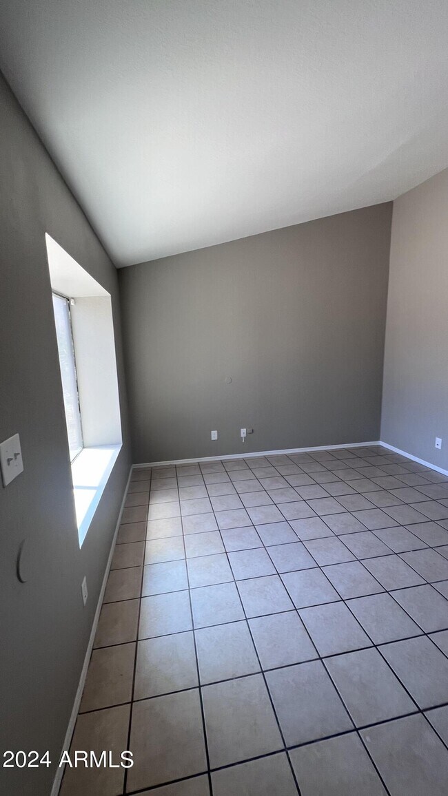 Building Photo - 5728 N 67th Dr