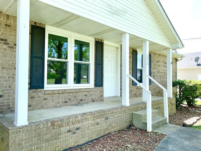 Foto del edificio - 236 Moncrest Dr