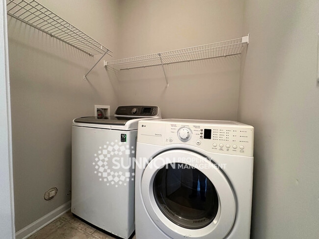 Building Photo - Updated 2 Bedroom Ballantyne Townhome