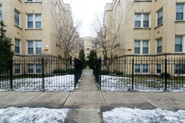 Building Photo - 4311 N Francisco Ave