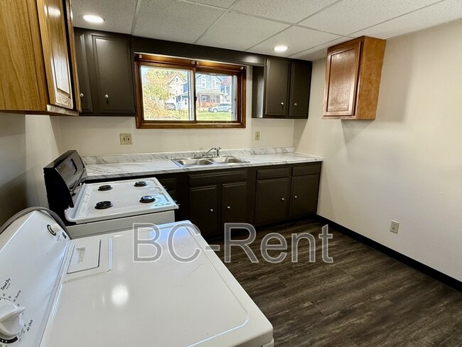 Building Photo - 526 Adams St