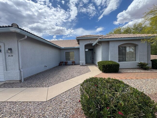 Building Photo - 3829 Camino del Vara