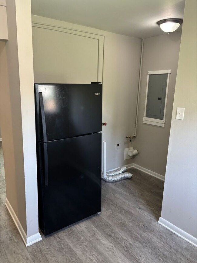 Foto del edificio - Comfortable Living in a Cozy 2-Bedroom Dup...