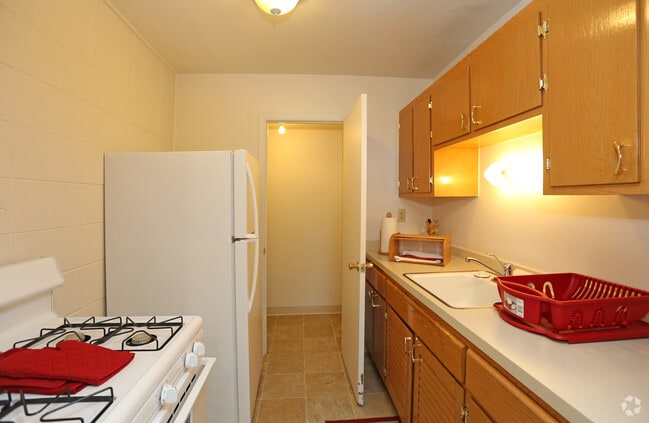 1BR, 1BA - Layton Grove