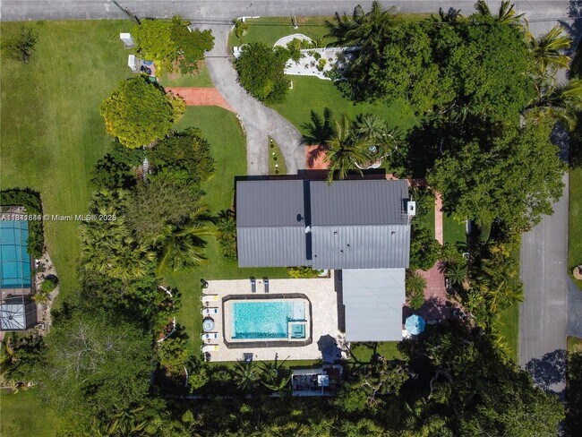 Foto del edificio - 12460 SW 69th Ct