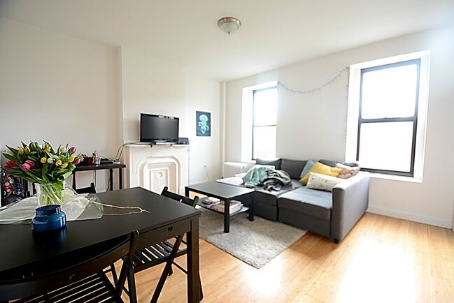 Foto del edificio - 469 Columbus Ave