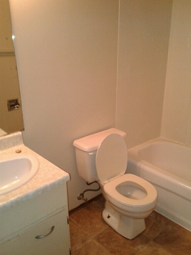 Photo du bâtiment - 0 Bed 0 Bath Unit in Red Deer, AB