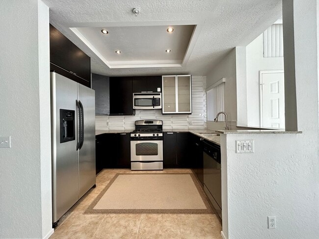 Building Photo - 2601 S Broadmoor Dr